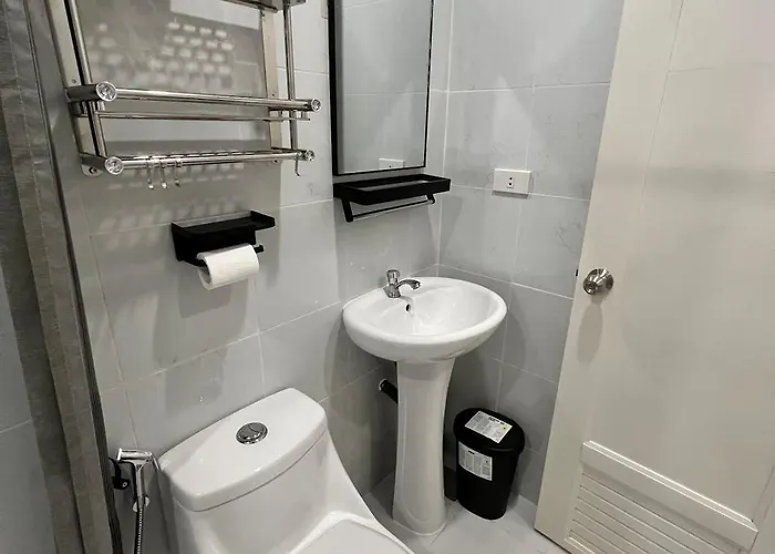 Bed & Breakfast Staycation Haven With View Free Pool, Netflix, Wi-fi