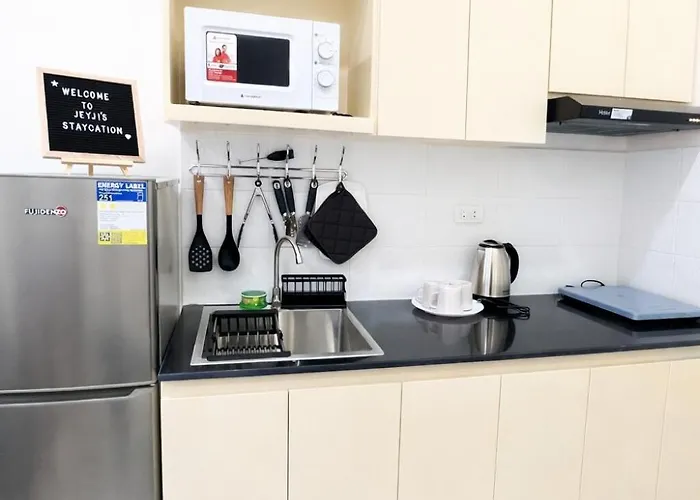Bed & Breakfast Staycation Haven With View Free Pool, Netflix, Wi-fi 4*